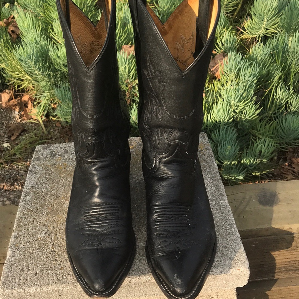 SOLD Basic Black Vintage Cowgirl Boots